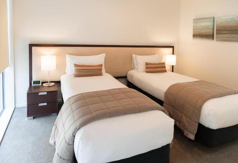 Дом 4 Спальни, Boulcott Suites