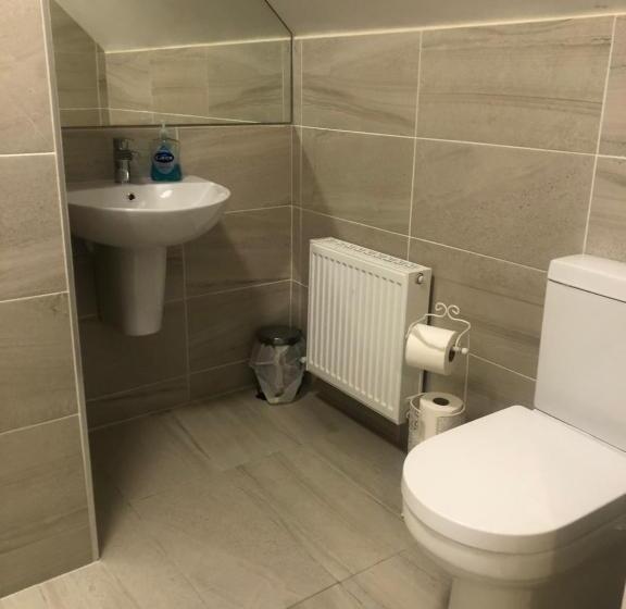 سوییت خانوادگی, Maplehouse B&b