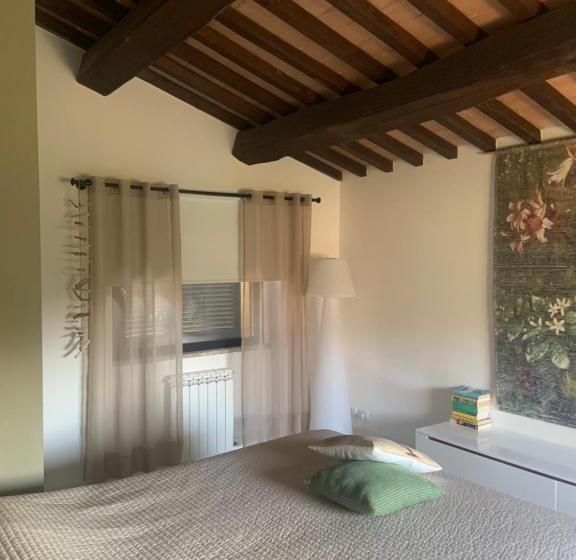 اتاق لوکس با تخت بزرگ, Borgo Crispiero