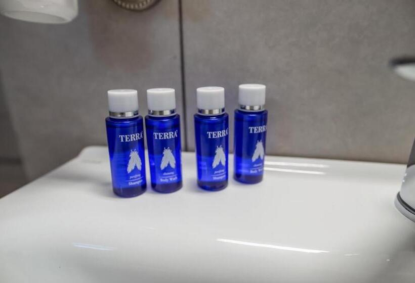 سوییت جونیور با بالکن, Tadora