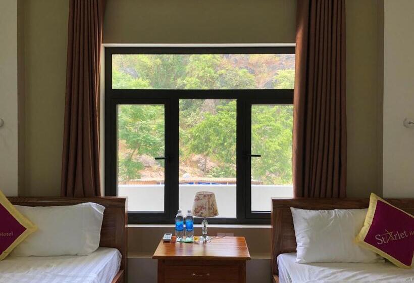 اتاق خانوادگی با چشم‌انداز کوه, Starlet Hotel Phong Nha