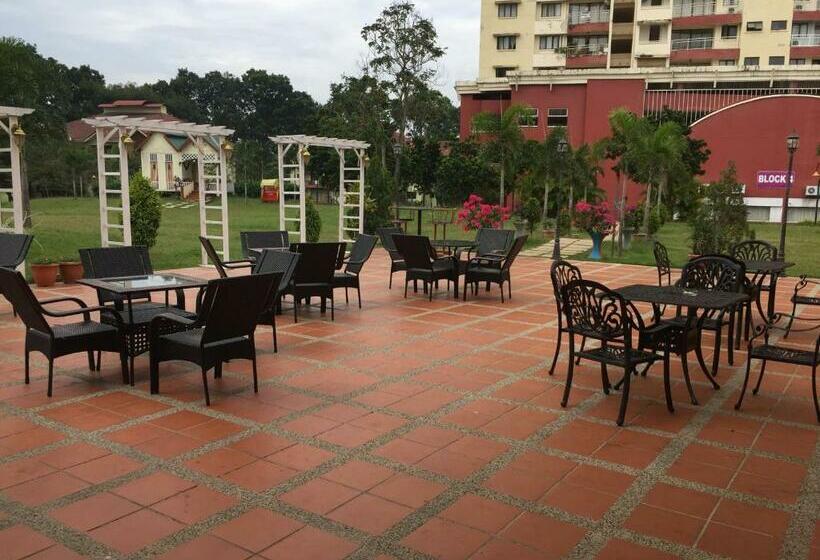 اتاق خانوادگی, D Savoy @ Famosa By Mr