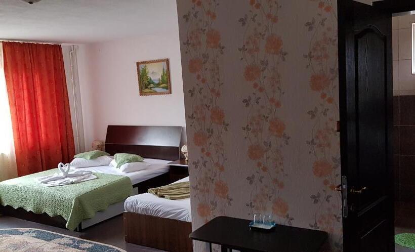 Трехместный Номер Стандарт с Балконом, Pensiunea Casa Beatrice Bran