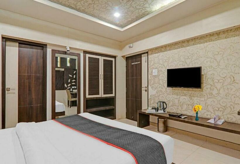 اتاق لوکس سه تخته, Townhouse 1182 Hotel Tirupati Galaxy