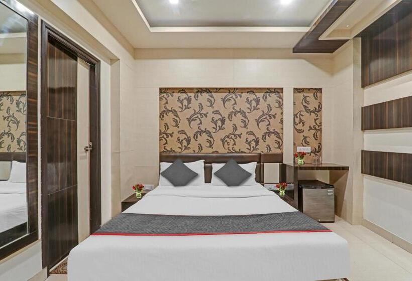 اتاق لوکس سه تخته, Townhouse 1182 Hotel Tirupati Galaxy