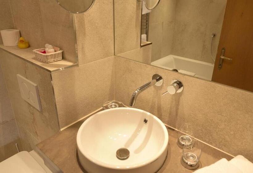 Номер Стандарт с Балконом, Lech & Residenz Chesa Rosa