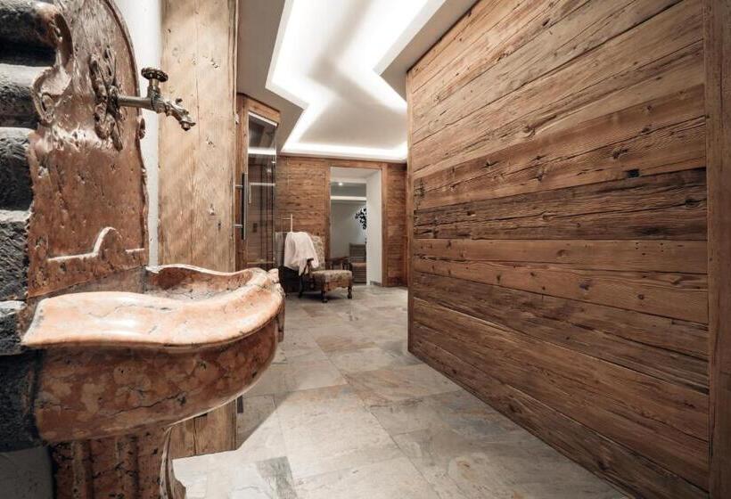Номер Стандарт с Балконом, Lech & Residenz Chesa Rosa