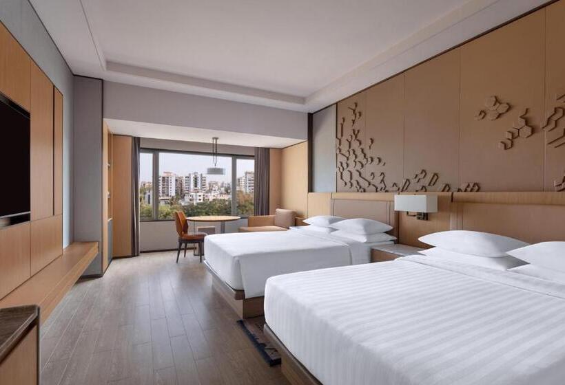 اتاق اجرایی, Surat Marriott