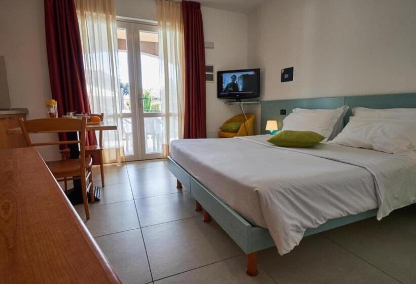 Escritório Estándar, Villaggio Turistico Lugana Marina