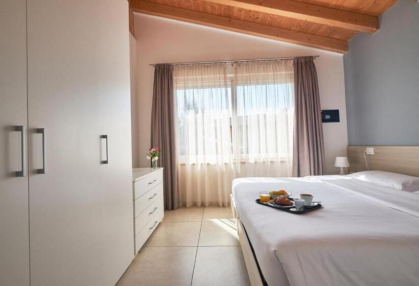 Apartamento 1 Dormitório Vista Piscina, Villaggio Turistico Lugana Marina
