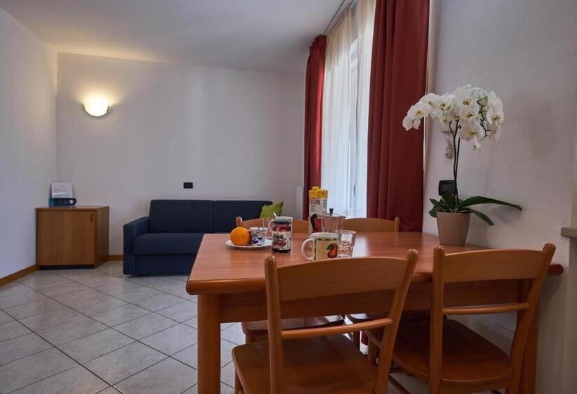 Apartamento 1 Dormitório Vista Piscina, Villaggio Turistico Lugana Marina