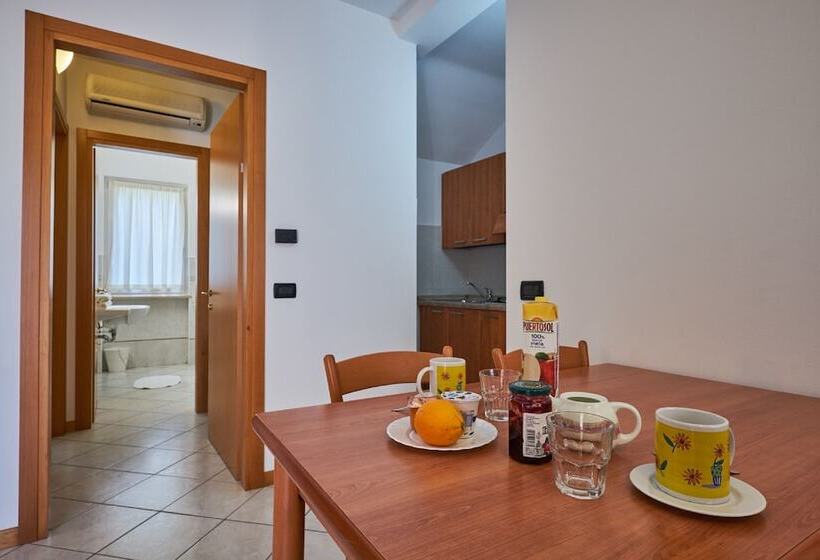 Apartamento 1 Dormitório, Villaggio Turistico Lugana Marina