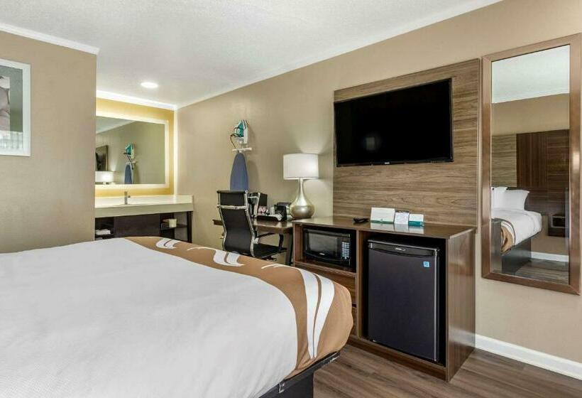 스탠다드 룸 킹사이즈 침대, Quality Inn & Suites