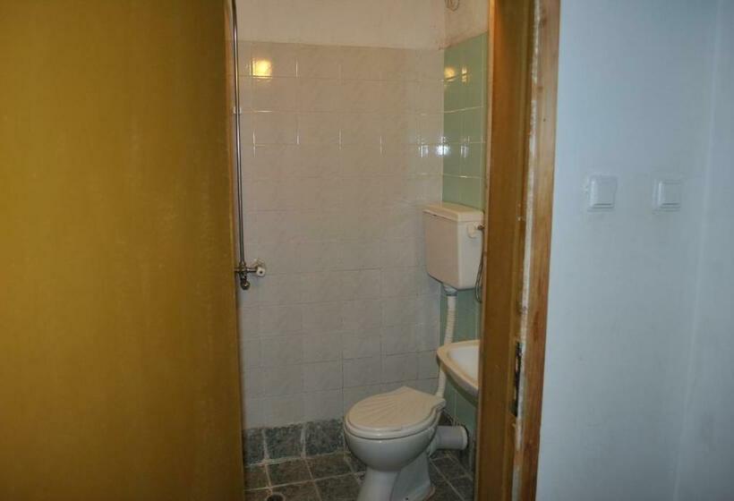 Номер Стандарт Трехместный, Kris Guesthouse