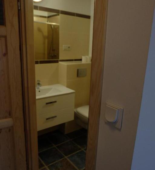 Quarto Estandar, Academus Pub & Guest House