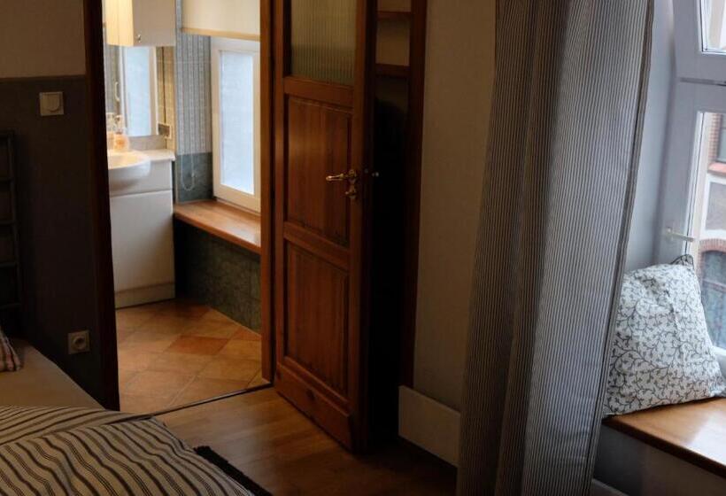 Quarto Estandar, Academus Pub & Guest House