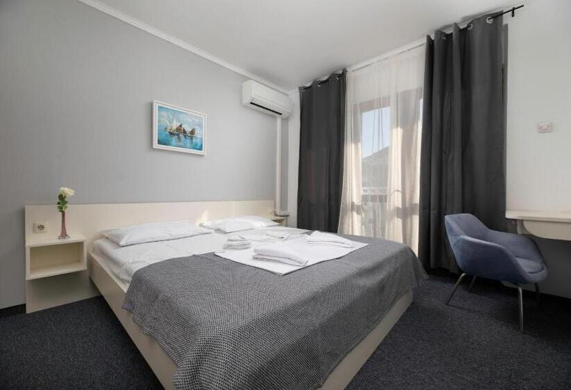 Семейный Номер, Meliores Rooms & Restaurant