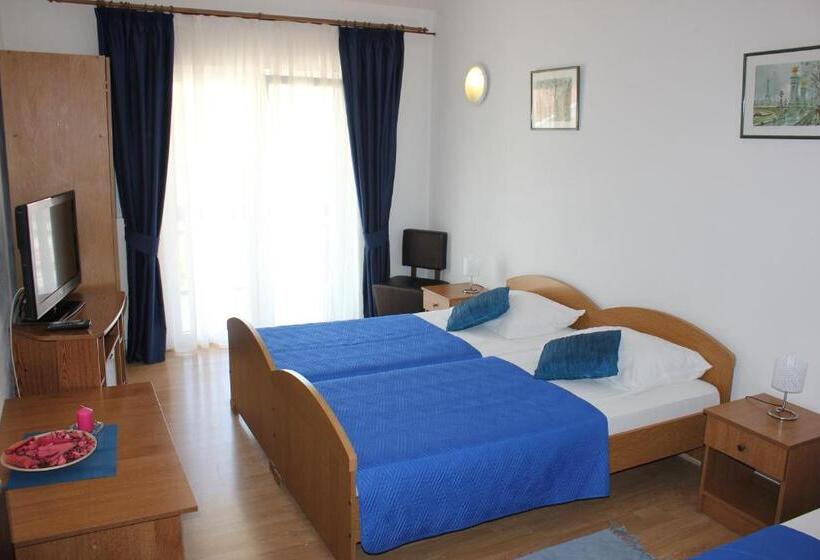 اتاق استاندارد سه نفره, Guesthouse San Antonio