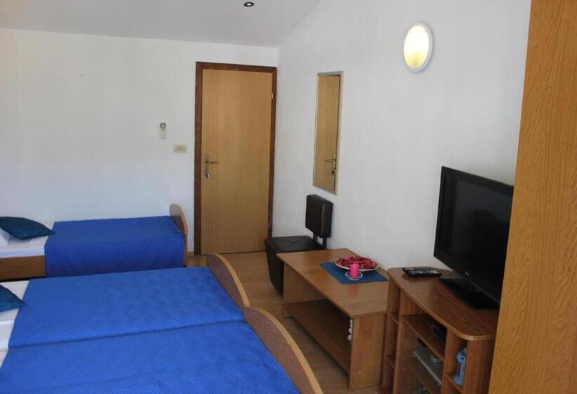 اتاق استاندارد سه نفره, Guesthouse San Antonio