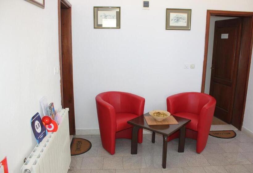 اتاق استاندارد سه نفره, Guesthouse San Antonio