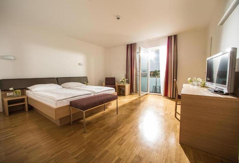 Номер Superior Вид на Бассейн, Garni Toscanina   Adults Only