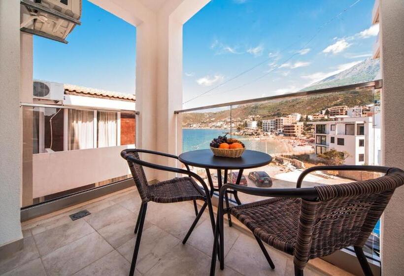 اتاق لوکس با بالکن و چشم‌انداز دریا, David Lux Beach Rooms