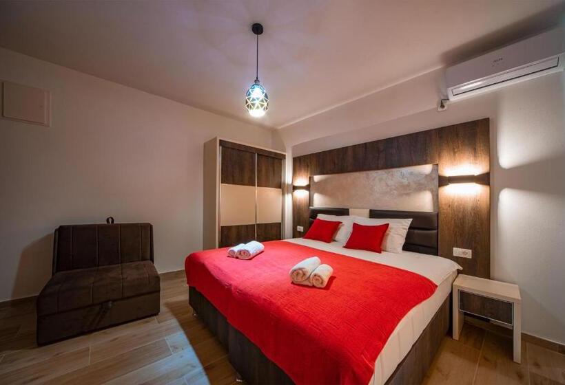 اتاق لوکس با بالکن و چشم‌انداز دریا, David Lux Beach Rooms