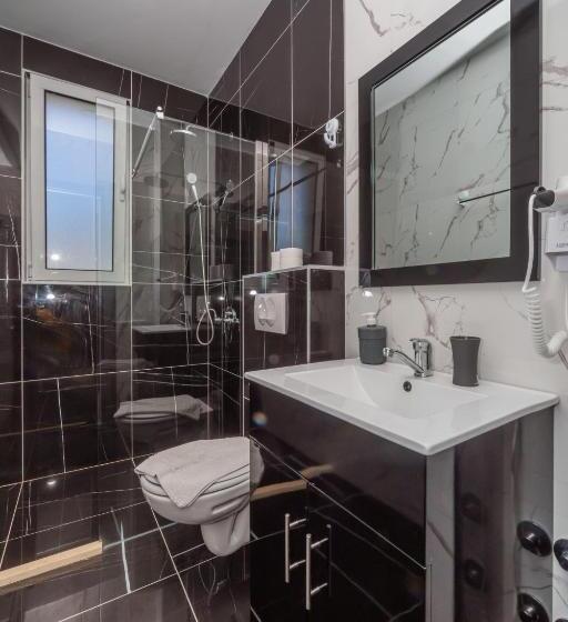 اتاق لوکس با بالکن و چشم‌انداز دریا, David Lux Beach Rooms