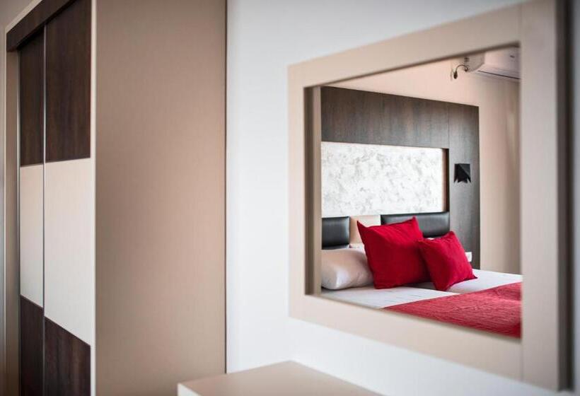 اتاق لوکس با بالکن و چشم‌انداز دریا, David Lux Beach Rooms