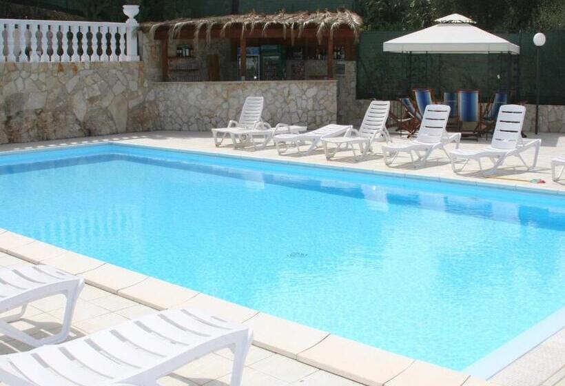 إستوديو قياسى, Althea Village Residence