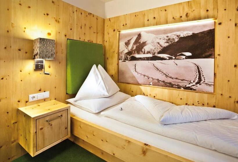 Номер Стандарт Индивидуальный с Балконом, Landhotel Alpenhof Filzmoos