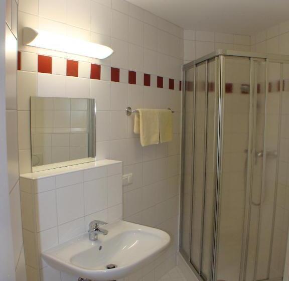 4인용 스탠다드 룸, Jugendgästehaus St. Gilgen