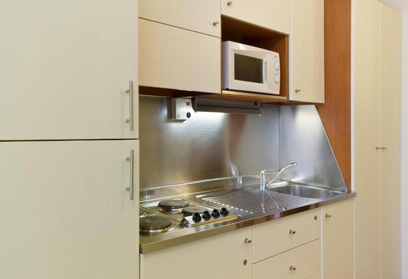 استودیوی استاندارد, Residence Dei Due Porti
