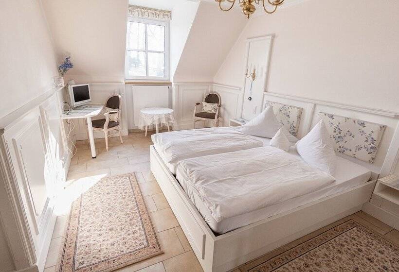 Четырехместный Номер Стандарт, Furstenberger Hof