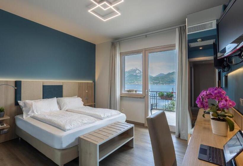 Quarto Deluxe Vista Lago, Veronesi