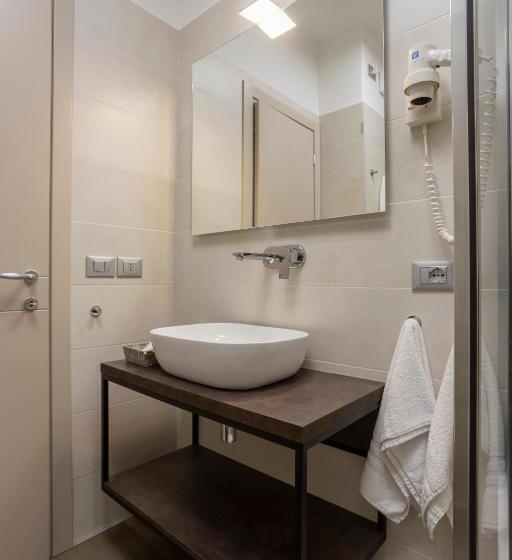 Quarto Triplo Superior, Veronesi