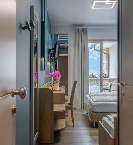 Quarto Triplo Superior, Veronesi