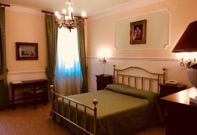 Quarto Triplo Estandar, Villa San Donino