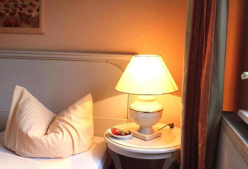 اتاق استاندارد سه نفره, Parkhotel Fischer