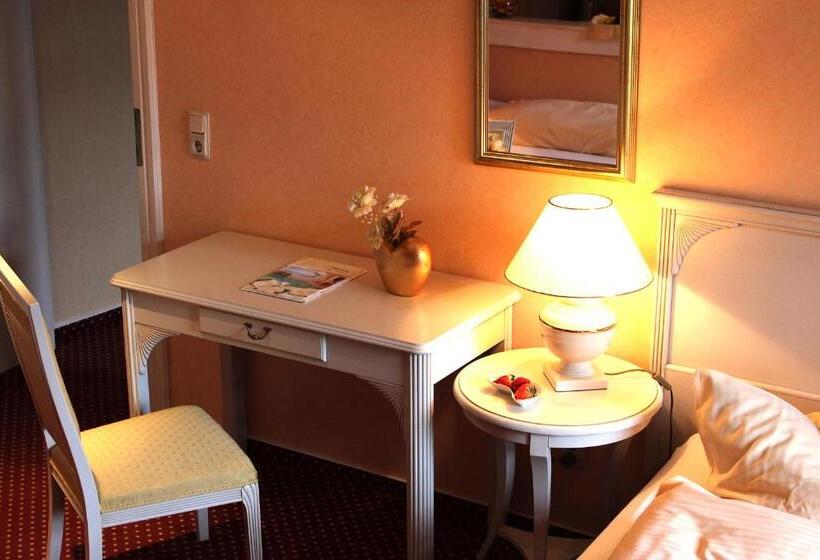 اتاق استاندارد سه نفره, Parkhotel Fischer