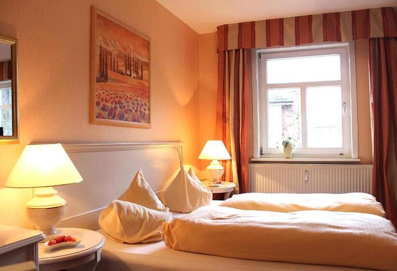 اتاق استاندارد سه نفره, Parkhotel Fischer