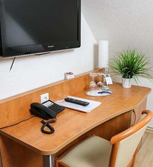 Номер Стандарт Трехместный, City Hotel Journal