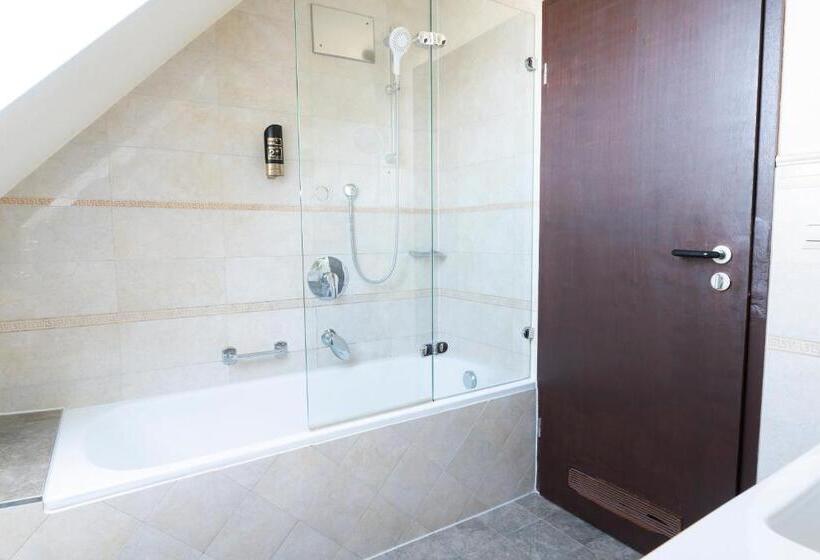 Апартаменты 1 Спальня, Astoria Am Urachplatz