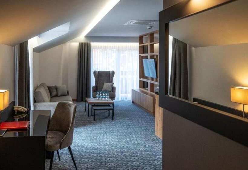 استودیو خانوادگی, Meta Resort & Vine Spa