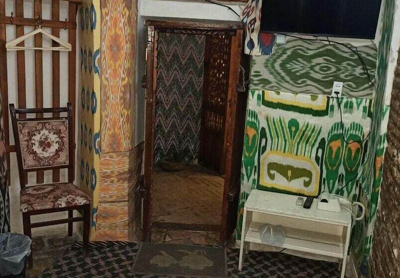 اتاق استاندارد سه نفره, Mekhtar Ambar  Caravan Sarai Xix
