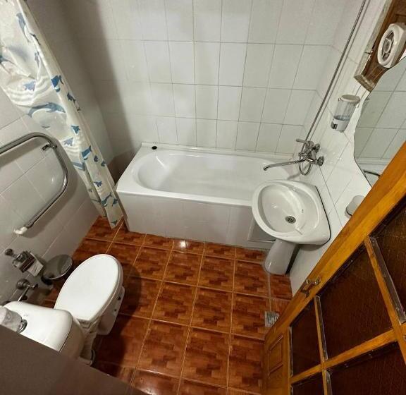 اتاق استاندارد سه نفره, Mekhtar Ambar  Caravan Sarai Xix