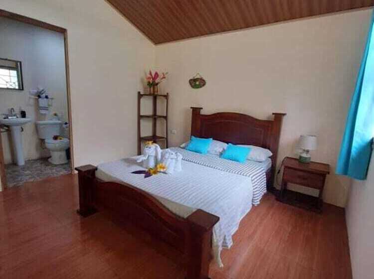 클래식 4인 룸, Garden Of Heliconias Lodge