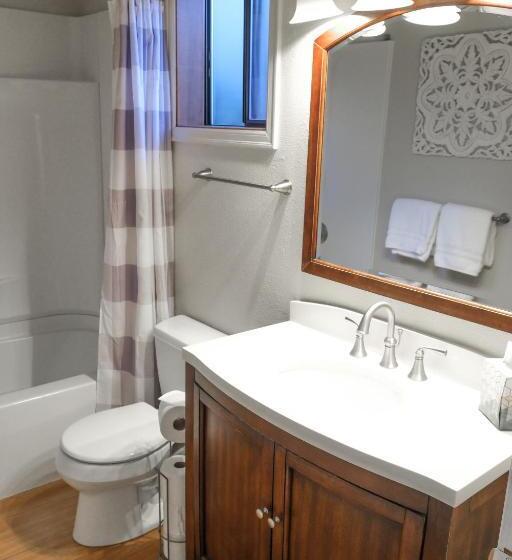 Апартаменты 3 Спальни, The Landmark Inn On Orcas Island