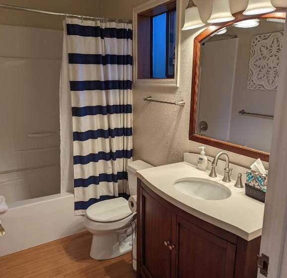 Апартаменты 3 Спальни, The Landmark Inn On Orcas Island