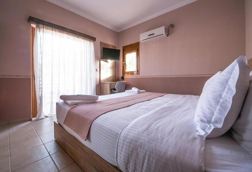 Люкс с Балконом, Cyrenia Guesthouse